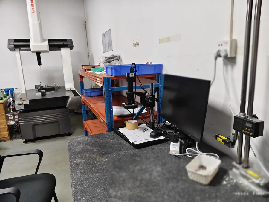 CNC machining center with pallet automation