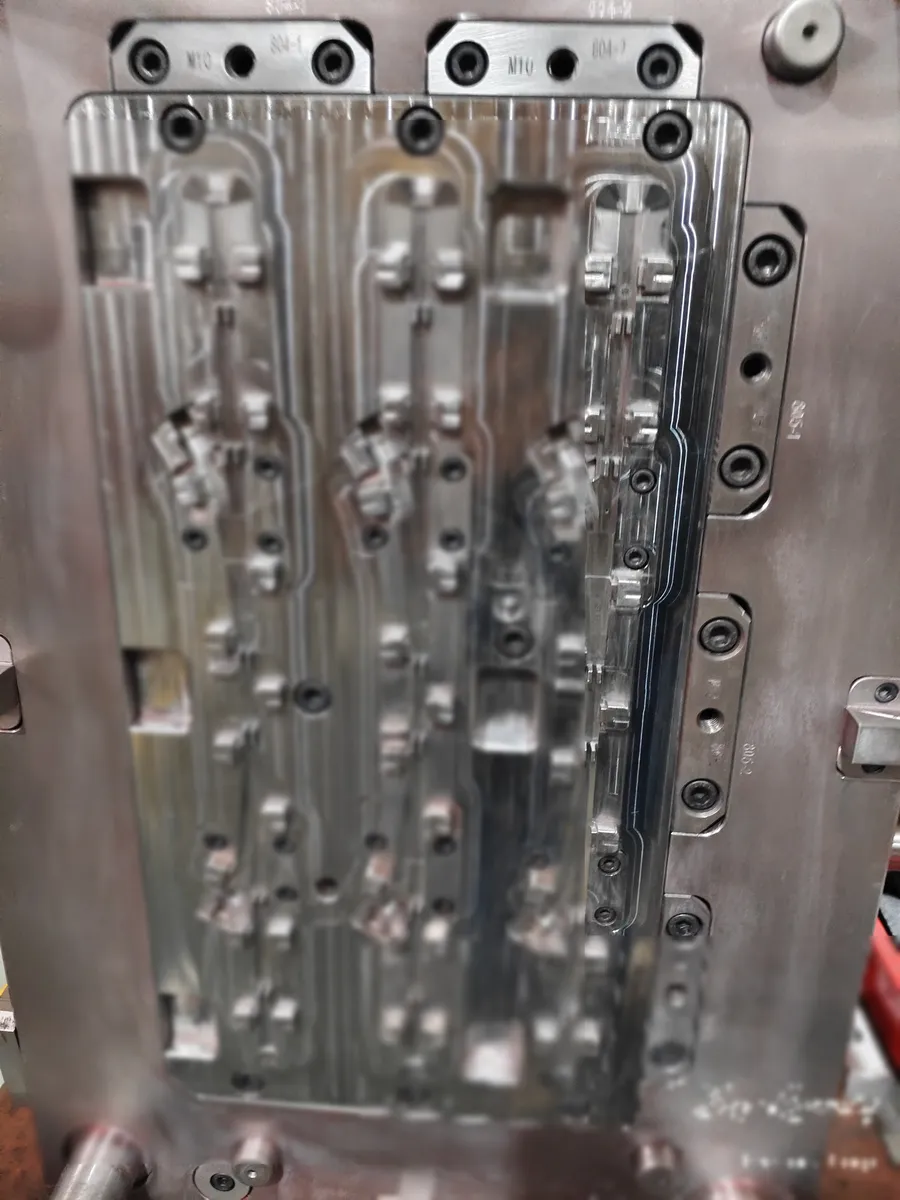 Injection mold base